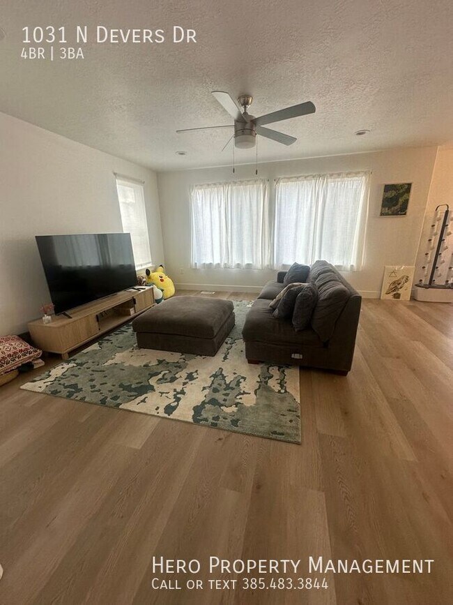 Building Photo - 1031 Devers Dr