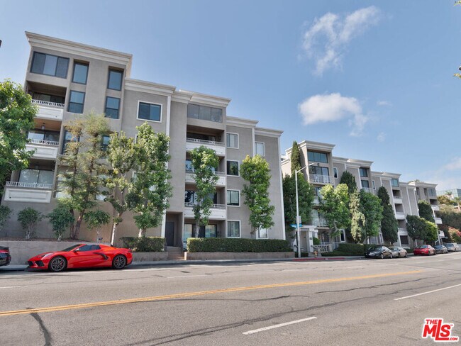 Building Photo - 8455 Fountain Ave