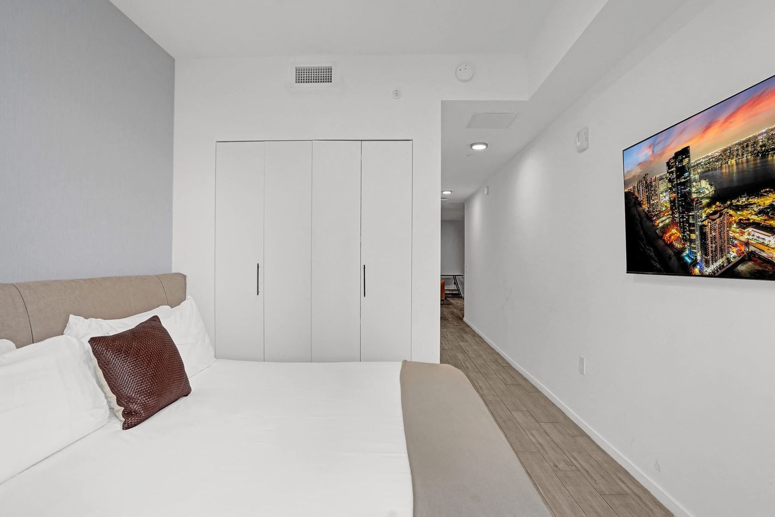 Building Photo - 398 NE 5th St