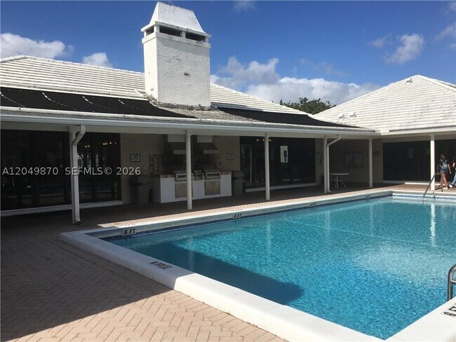 Building Photo - 110 Cypress Club Dr