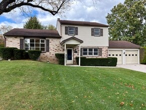 Building Photo - 3 Bedroom 1.5 Bathroom in Harrisburg -Cent...