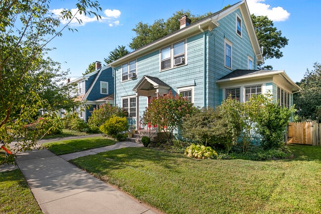 Building Photo - 37 Harmon St