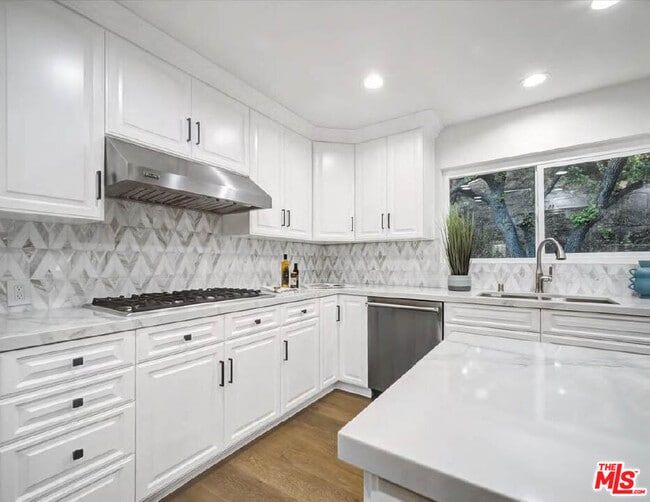 Building Photo - 4732 Del Moreno Dr