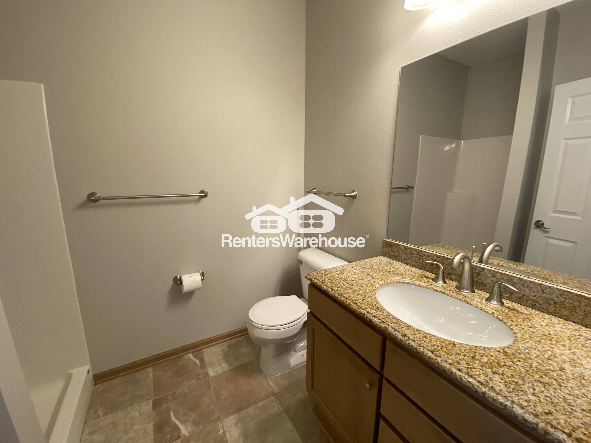 Building Photo - 2000 Meadow Ct