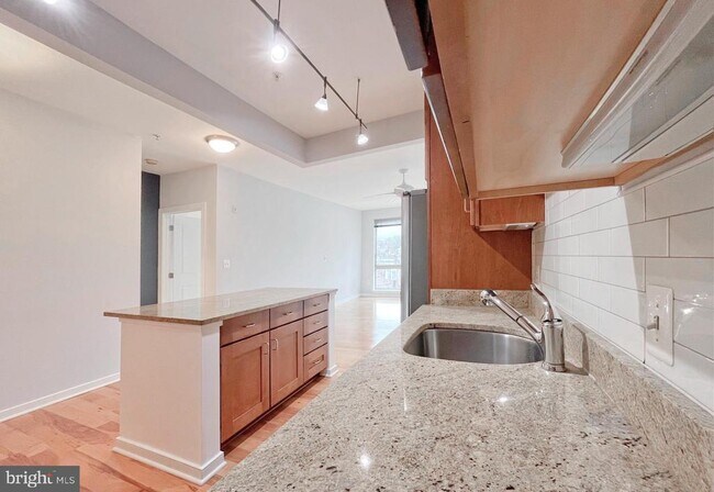 Building Photo - 2200 N Westmoreland St