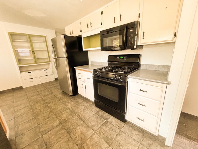 Building Photo - 1721 S Shoshone St