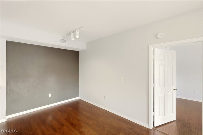 Building Photo - 6490 Aragon Way