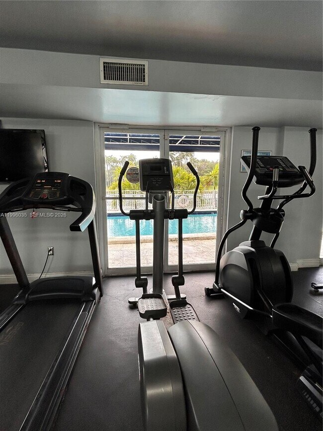 Building Photo - 1720 NW N River Dr