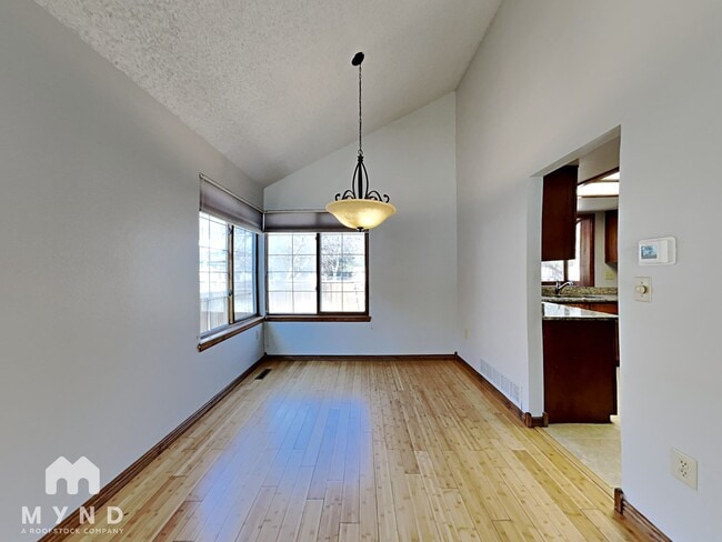 Building Photo - 2304 S Gray Dr