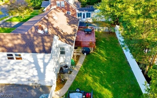 Building Photo - 684 Spring Ave