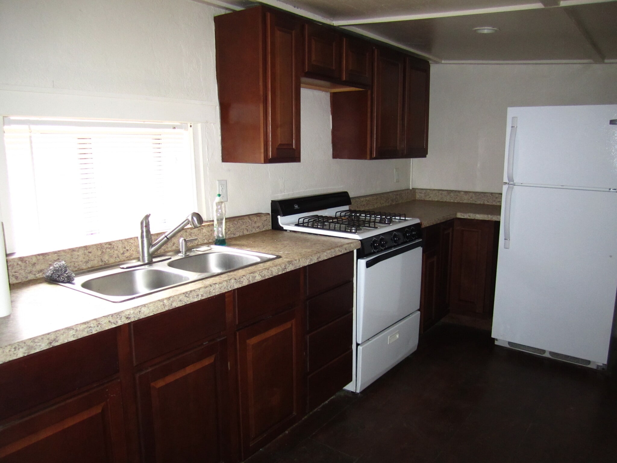 Building Photo - 150 1/2 Candelario St