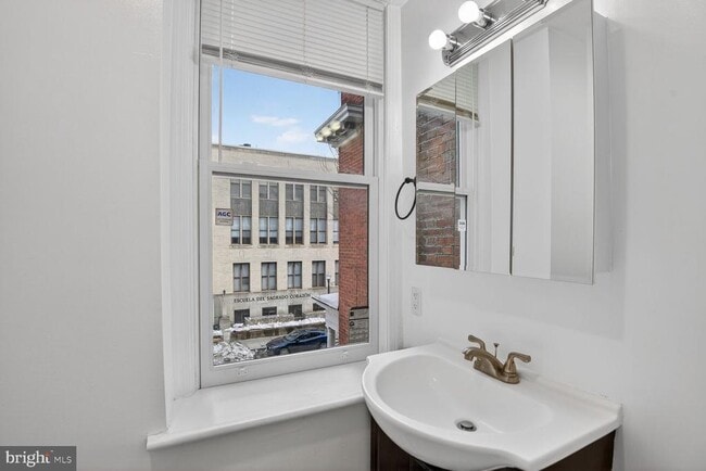 Building Photo - 1648 Park Rd NW