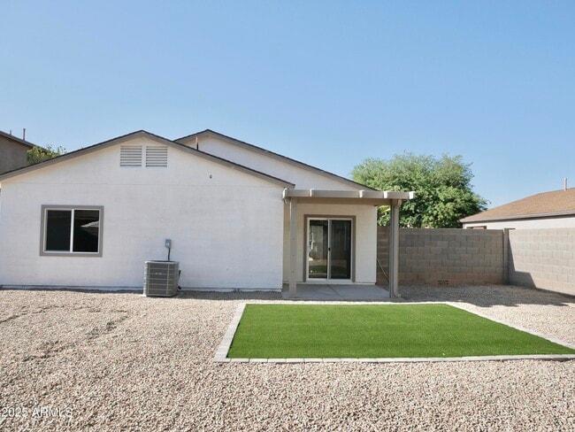 Building Photo - 1187 E Cowboy Cove Trail