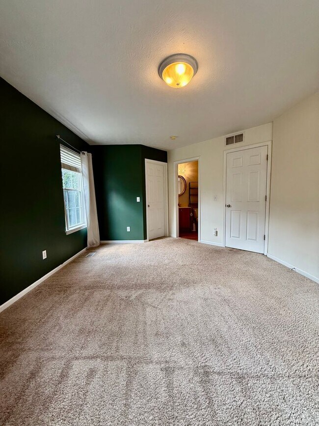 Building Photo - Three Bedroom Condo in Kalamazoo