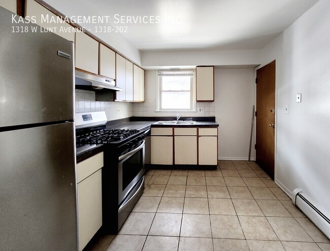 Building Photo - Large 2 bed, 2 bath, water heat and gas In...