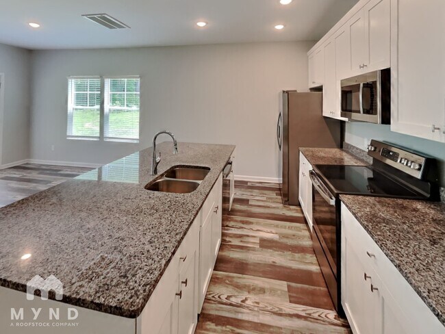 Building Photo - 482 Gray St