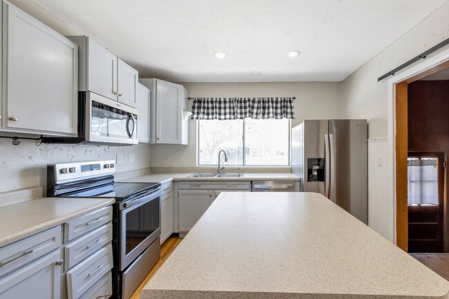 Building Photo - Charming 3 Bedroom Bungalow in West Valley