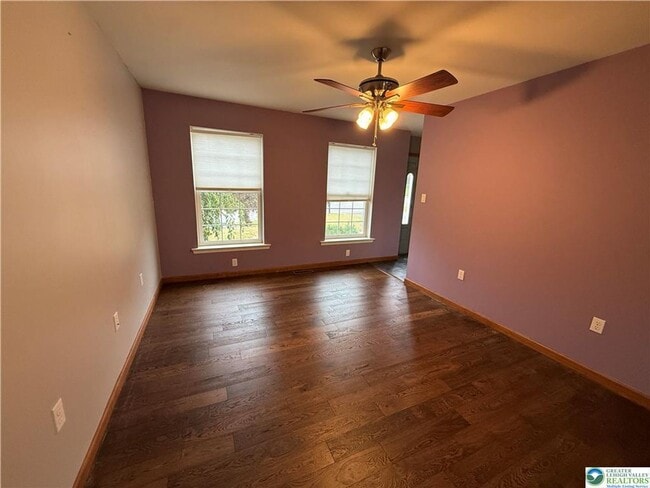 Building Photo - 4 bedroom 2.5 bathroom