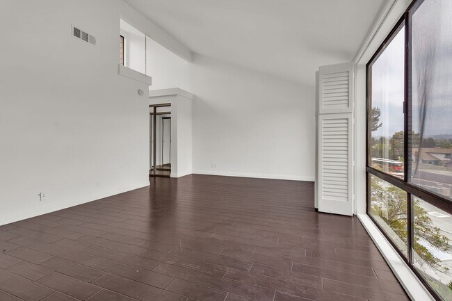 Building Photo - 33492 Valley View Ct