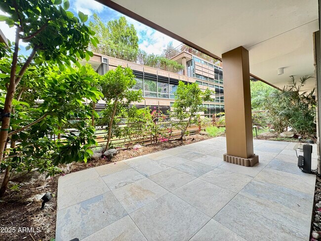 Building Photo - 7141 E Rancho Vista Dr