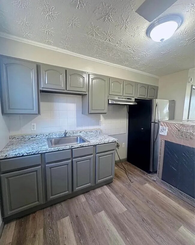 Building Photo - 1-3 bedroom garden style & townhouse
