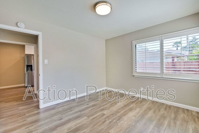 Building Photo - 702 Fremont St