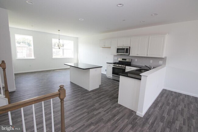Building Photo - 1817 Shady Ln