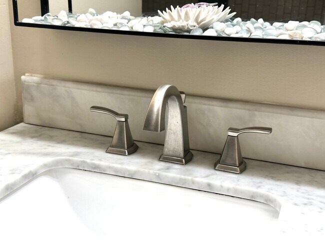 Building Photo - Renovated Germantown House in Great Location