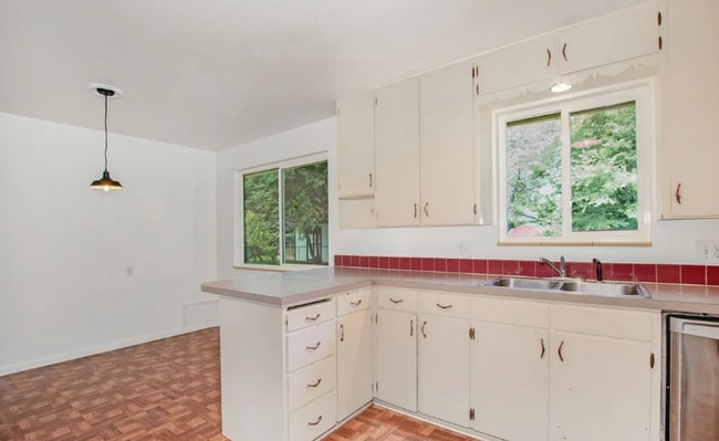 Building Photo - 1920 Springfield Dr