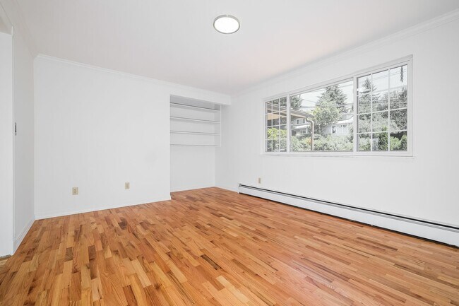 Building Photo - Versatile 5 Bedroom Retreat with Office and Outdoor Living in Burien