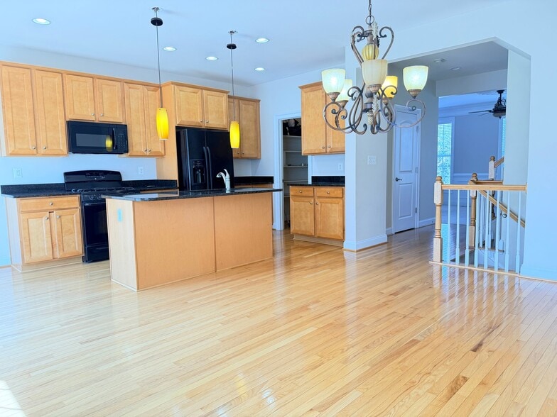 Building Photo - 15908 Mackenzie Manor Dr