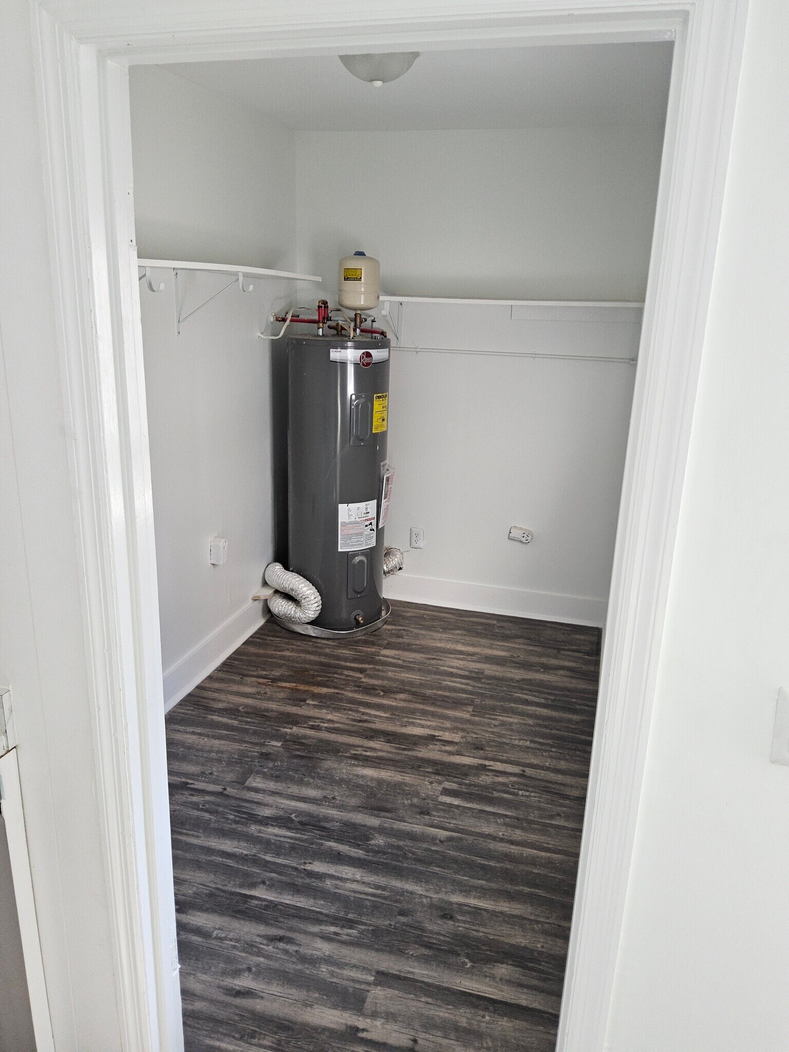 Building Photo - 519 Parkdale Dr