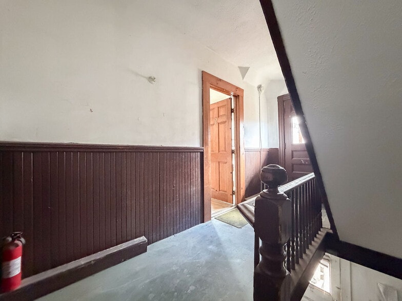 Building Photo - 367 Spruce St