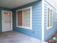 Building Photo - Cute, clean 2 bedroom downstairs apartment...