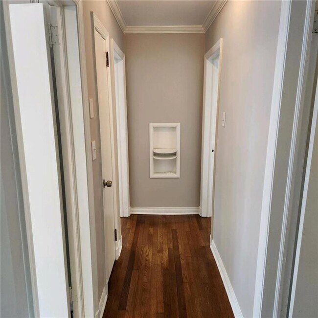 Building Photo - 1049 Ormewood Ave SE