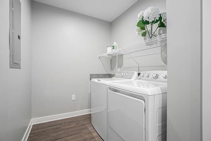 Laundry - 3465 Waterford Pl