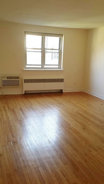 Building Photo - Llanfair Apartments