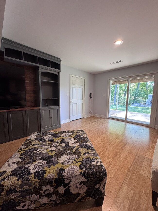 Building Photo - 190 Westridge Cir