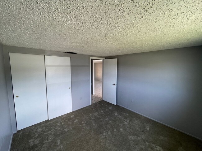Building Photo - 2/1 in New Port Richey