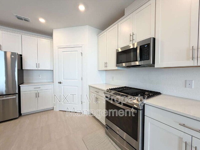 Building Photo - 16570 Ridgeview Cir