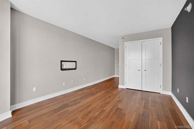 Building Photo - 5 Renaissance Square