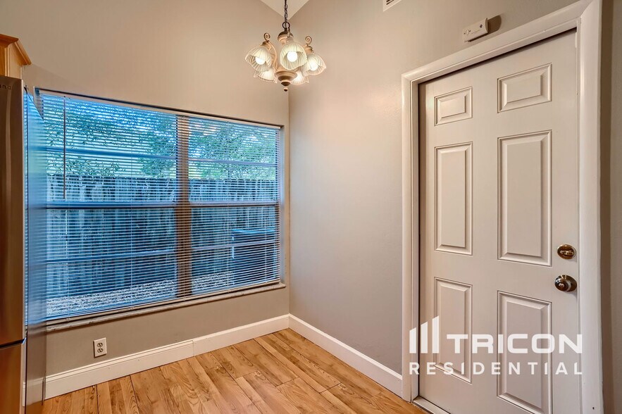 Building Photo - 328 Sir Lawrence Dr