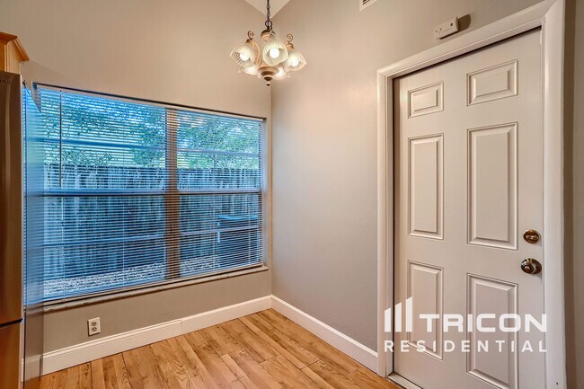 Building Photo - 328 Sir Lawrence Dr
