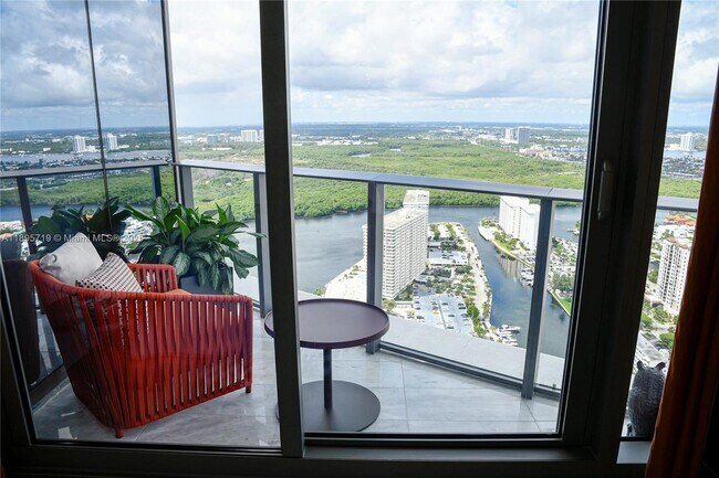 Building Photo - 15701 Collins Ave