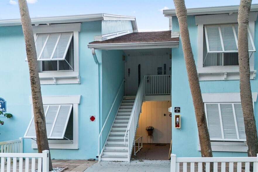 Building Photo - 3585 41st Way S