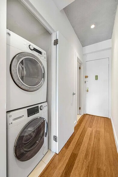 Building Photo - 135 Christopher St