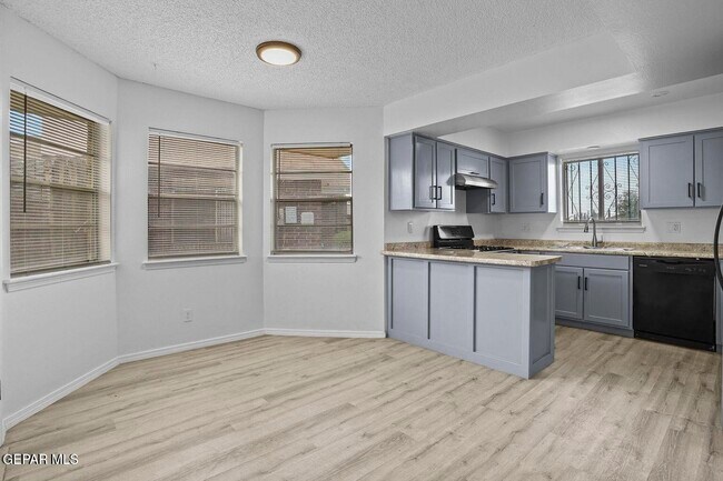 Building Photo - 1821 Ed White Way