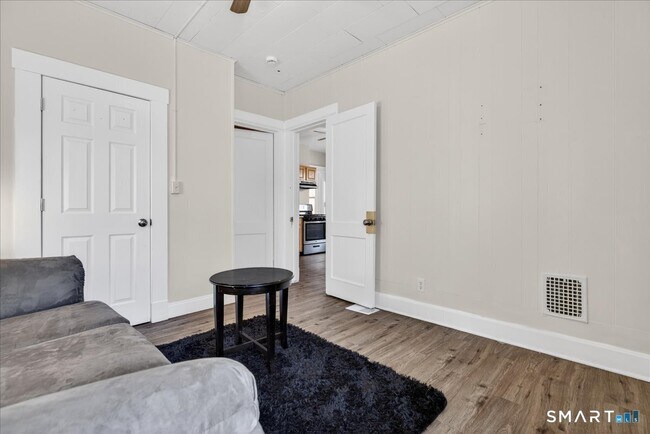 Building Photo - 82 Gilbert St