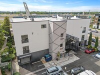 Building Photo - 62 W Colonial Dr