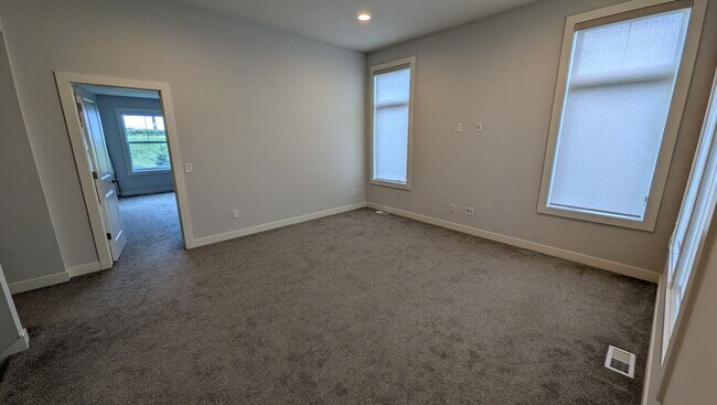 Building Photo - Amazing updated Chaska 4 bedroom home!